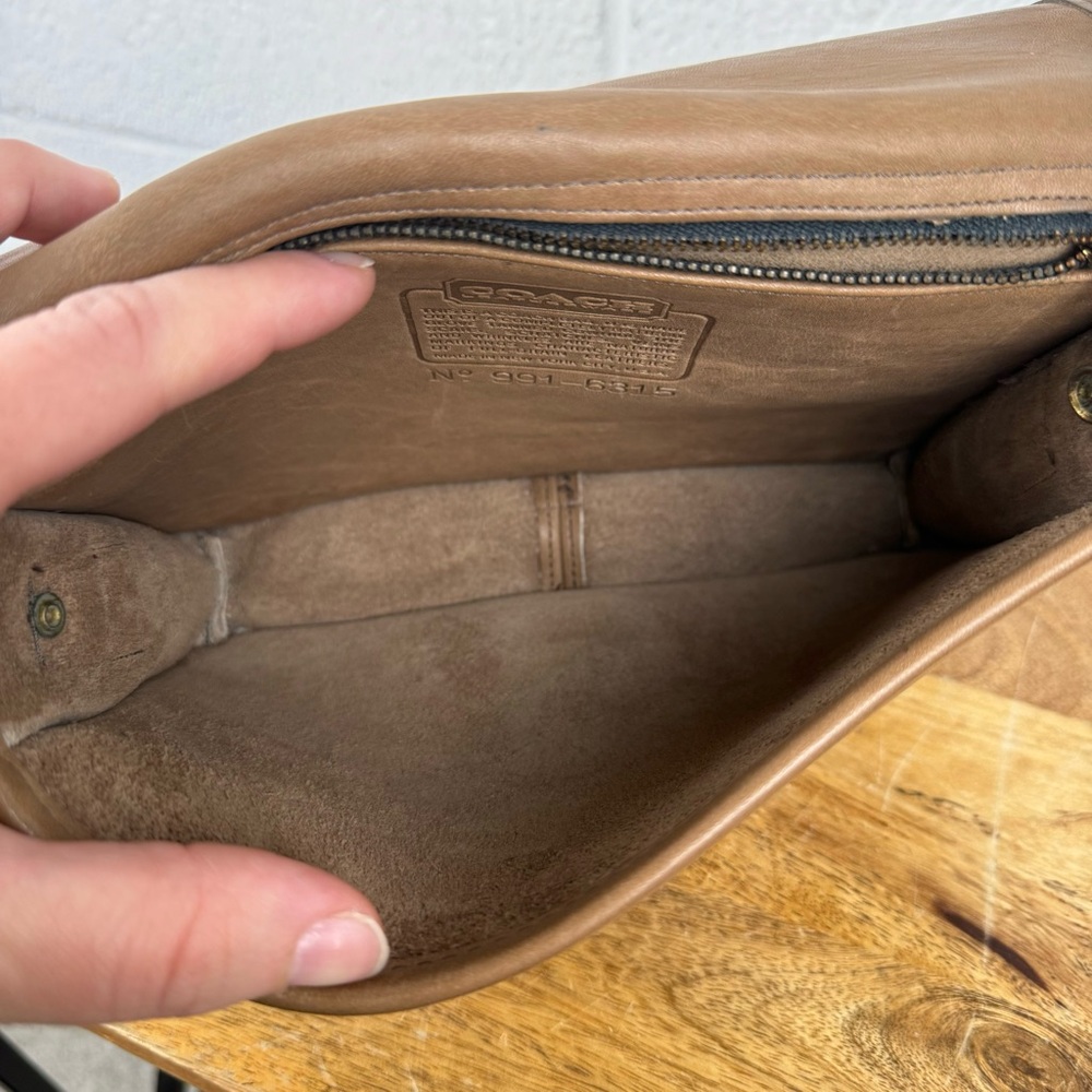 Vintage Coach Medium Saddle Pouch Crossbody Glove-Tanned Leather – Made in NYC - Picture 13 of 16